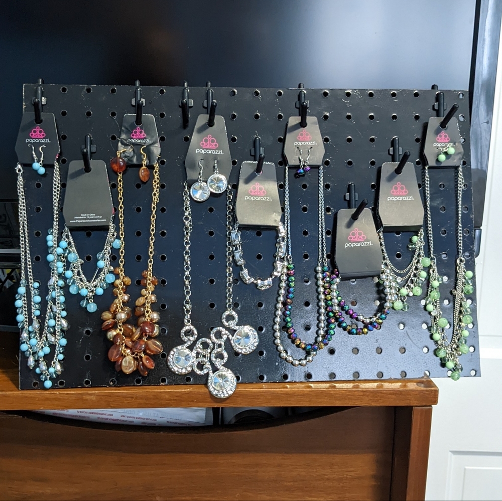 Jewelry - Picture 4 of 4